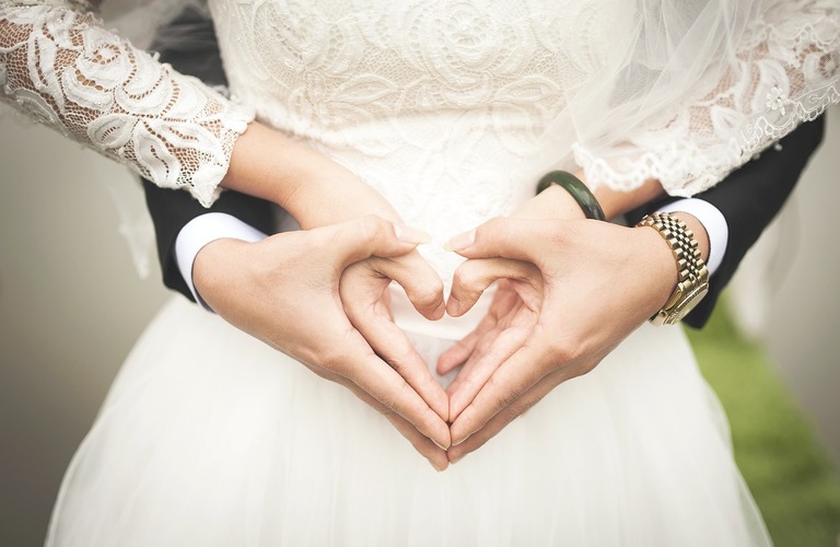涙の日も安心、完璧な目元で結婚式を彩る！